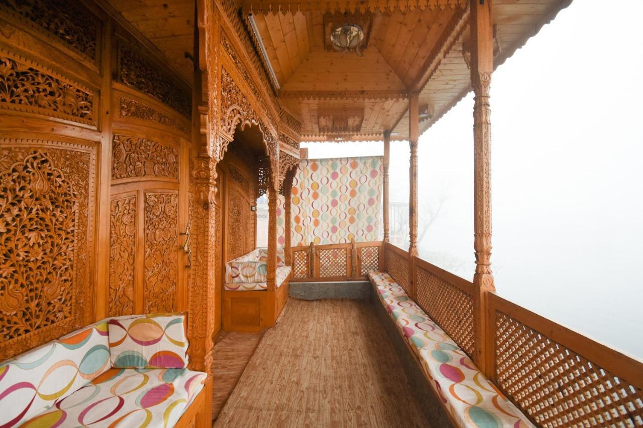 Отель Oyo 66637 Merlin Group Of Houseboats Сринагар Экстерьер фото