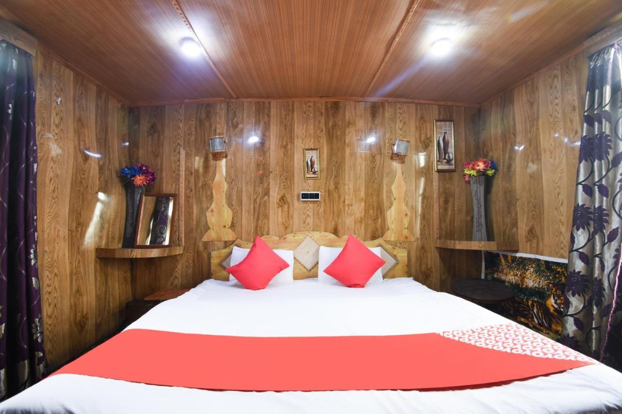Отель Oyo 66637 Merlin Group Of Houseboats Сринагар Экстерьер фото