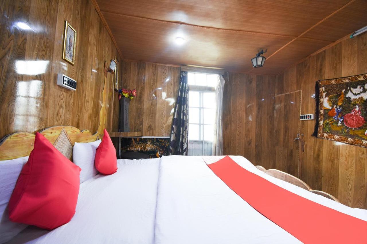 Отель Oyo 66637 Merlin Group Of Houseboats Сринагар Экстерьер фото