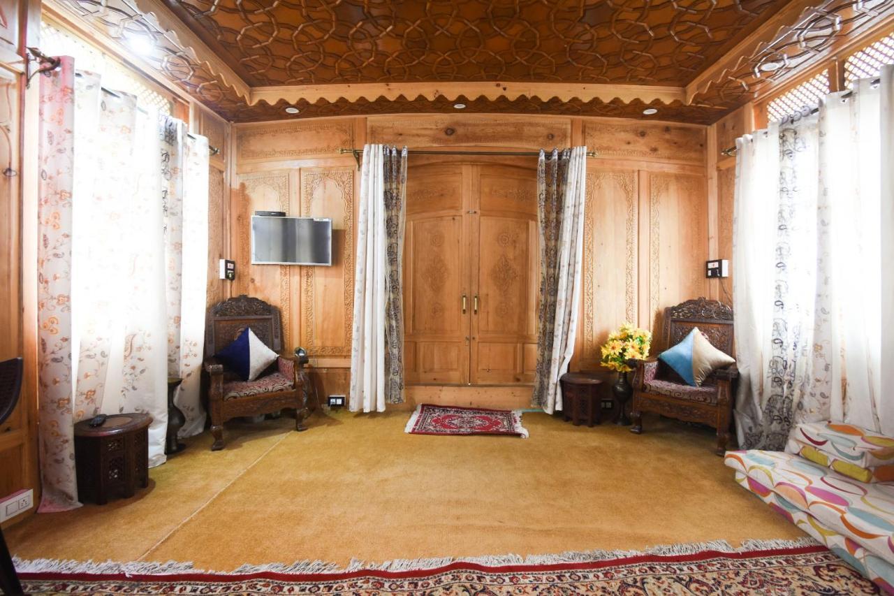 Отель Oyo 66637 Merlin Group Of Houseboats Сринагар Экстерьер фото