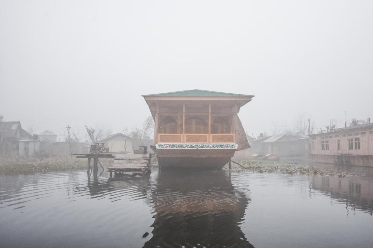 Отель Oyo 66637 Merlin Group Of Houseboats Сринагар Экстерьер фото